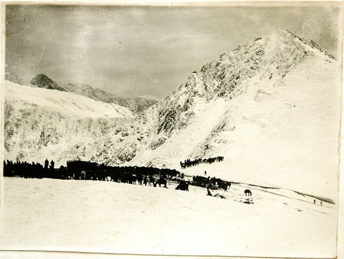 A dandár átkelése a Fogarasi Alpokon[fénykép] /Shvoy Kálmán