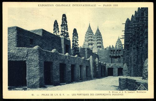 Exposition Coloniale Internationale - Paris 1931. Palais de la O. F. - Les Portiques des Commercants...