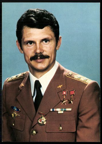 Szovjet–magyar közös űrrepülés, 1980.; Farkas Bertalan alezredes, az első magyar űrhajós; Soviet–hun...