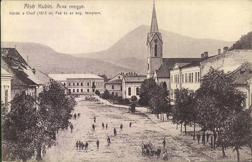 Alsó Kubin Árva megye; Körtér a Choč (1613 m) Feé és az evg. templom