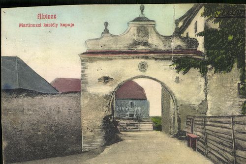 Alvincz; Martinuzzi kastély kapuja