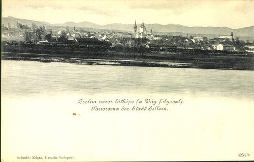 Zsolna város látképe (a Vág folyóval)