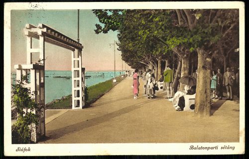 Siófok Balatonparti sétány; Promenade on the shore of Balaton – Promenade sur la rive du Balaton – P...