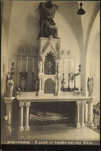 Németpróna. A Szt. sir kápolna márvány oltára