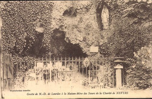 Grotte de N.-D. de Lourdes á la Maison-Mére des Saeurs de la Charité de Nevers