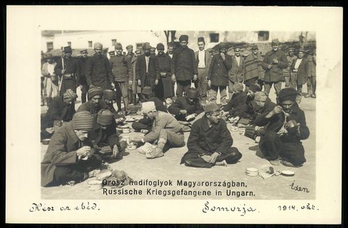 Orosz hadifoglyok Magyarországon; Russische Kriegsgefangene in Ungarn; Kész az abéd; Somorja, 1914. ...