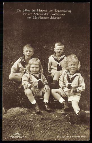 Die Söhne des Herzogs von Braunschweig mit den Söhnen des Großherzogs von Mecklenburg Schwerin