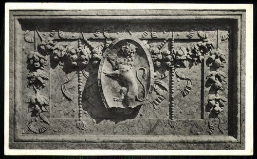Visegrád; A díszkút részlete a besztercei oroszlánnal