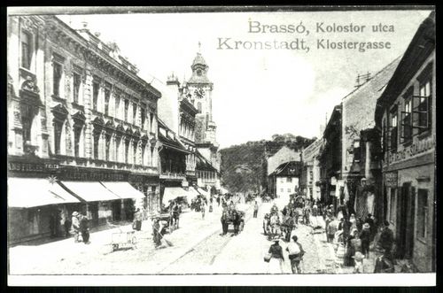 Brassó Kolostor utca. Jobbra az első épületeken Zur Krone szálloda