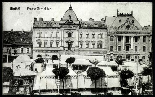Újvidék Ferenc József tér. Grand Hotel Mayer (elől, fán táblaL Katona hangverseny)